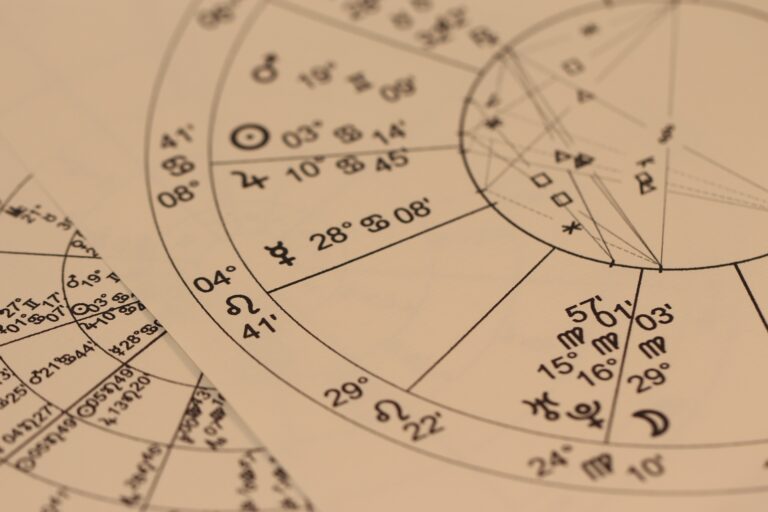 Lire la suite à propos de l’article Votre thème natal expliqué : Comment l’astrologie peut transformer votre vie ?